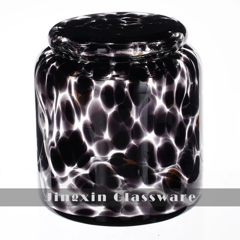 Barvne steklene posode s pokrovi