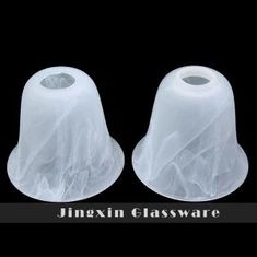 Odtenek svetilke iz stekla z belim alebasterjem