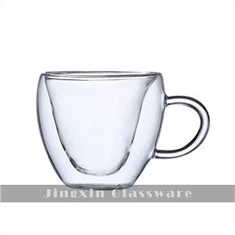 Prozorna skodelica z dvojno steno notranje plasti v obliki srca